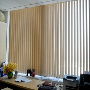 Rèm văn phòng là vật dụng không thể thiếu trong việc cản nắng, cản nhiệt giúp cho điều kiện làm việc cũng như sử dụng các trang thiết bị trong văn phòng